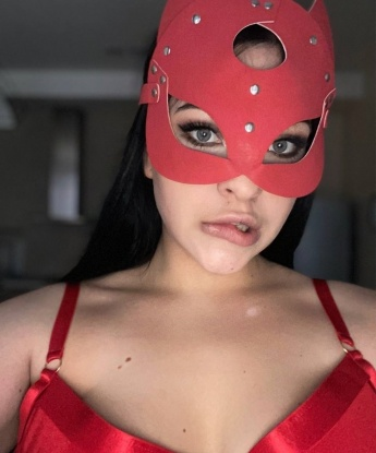 Соблазнительная брюнетка с упругой фигурой приглашает в гости состоятельного мужчину для приятного времяпровождения. Обещаю, ты останешься доволен! 271, 23 года