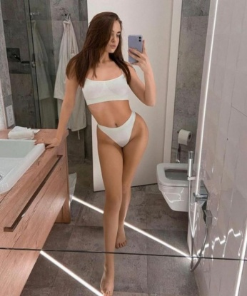 Встретившись со мной, ты позабудешь обо всех заботах и погрузишься в мир наслаждения. У меня много возможностей, чтобы доставить тебе удовольствие. Моя главная цель - удовлетворение твоих самых смелых фантазий. Мои услуги разнообразны и подходят для самых избирательных гостей. У меня прекрасные отзывы от предыдущих клиентов, которые благодарны мне за незабываемое время, проведенное в моей компании. Фото - моя настоящая красота, которая сведет тебя с ума. Живу в Москве и с нетерпением жду встречи с тобой, чтобы создать незабываемые моменты удовольствия. Мои двери всегда открыты для тебя. 🌹🔥💋 8368, 21 год